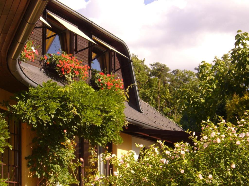 Hotel Restaurant - Hauserl Im Wald Graz Exterior photo